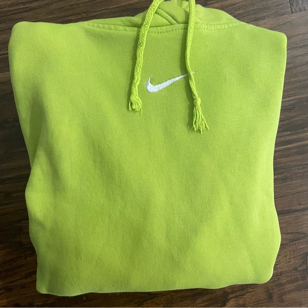 Center Swoosh Nike Hoodie Medium - Grinch Green